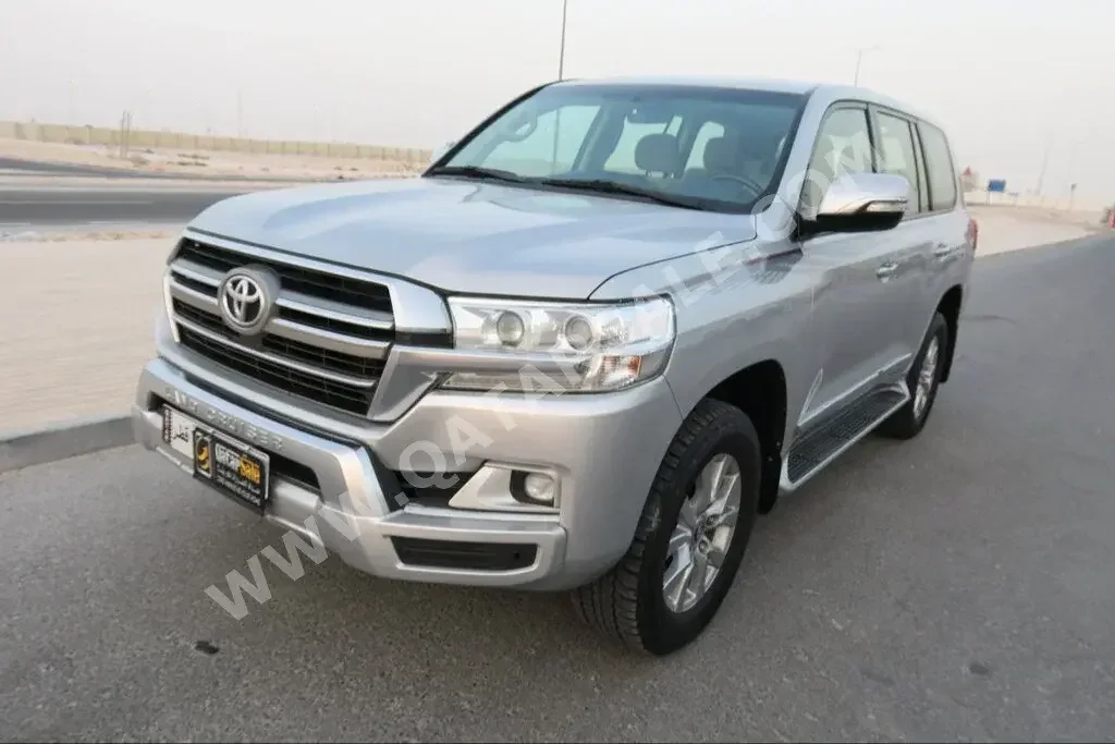 Toyota  Land Cruiser  GXR  2019  Automatic  84,000 Km  8 Cylinder  Four Wheel Drive (4WD)  SUV  Silver  With Warranty