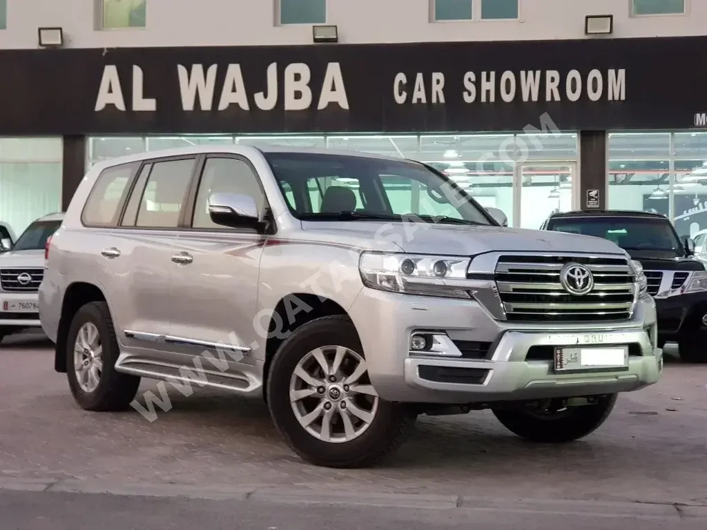 Toyota  Land Cruiser  GXR  2018  Automatic  180,000 Km  8 Cylinder  Four Wheel Drive (4WD)  SUV  Silver  With Warranty
