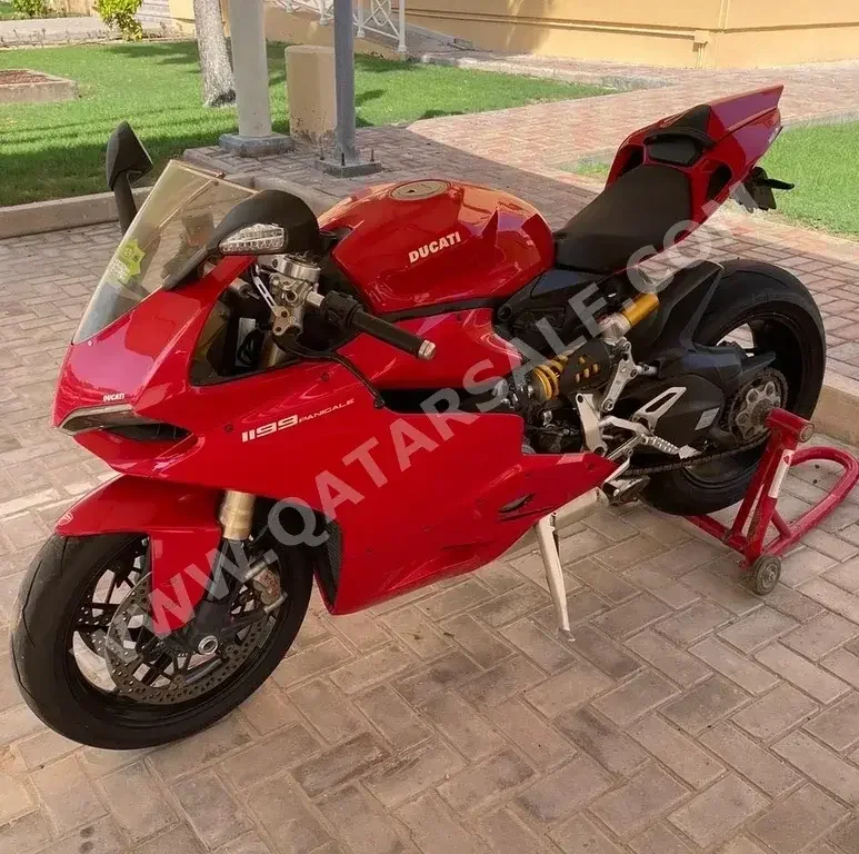 Ducati  Panigle 1199 R -  2014 - Color Red