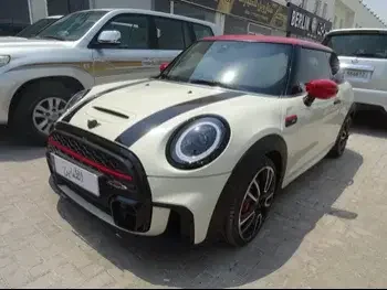 Mini  Cooper  2023  Automatic  1,000 Km  4 Cylinder  Front Wheel Drive (FWD)  Hatchback  Beige  With Warranty