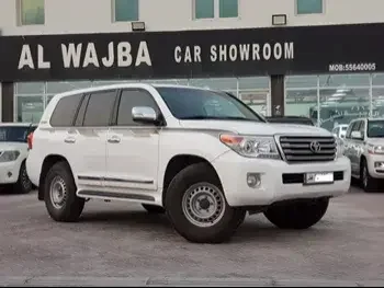 Toyota  Land Cruiser  GXR  2015  Automatic  239,000 Km  8 Cylinder  Four Wheel Drive (4WD)  SUV  White  With Warranty