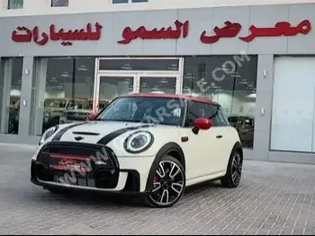 Mini  Cooper  2023  Automatic  1,700 Km  4 Cylinder  Front Wheel Drive (FWD)  Hatchback  Beige  With Warranty