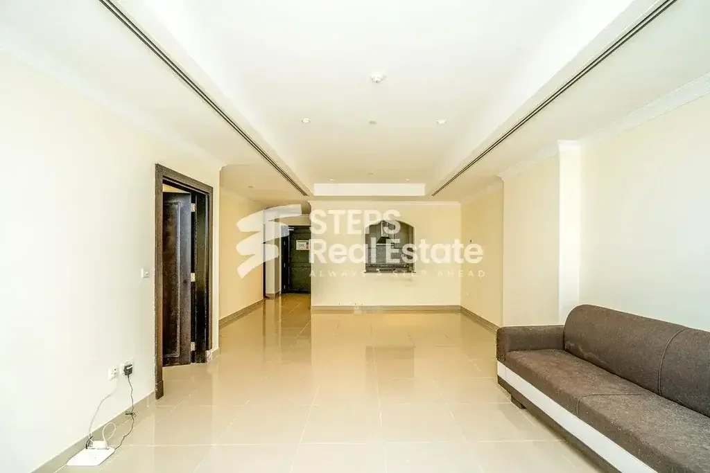 1 غرف نوم  شقة  للايجار  في الدوحة -  اللؤلؤة  نصف مفروشة