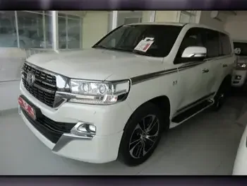 Toyota  Land Cruiser  VXR  2019  Automatic  150,000 Km  8 Cylinder  Four Wheel Drive (4WD)  SUV  White  With Warranty