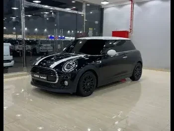 Mini  Cooper  2019  Automatic  35,000 Km  4 Cylinder  Front Wheel Drive (FWD)  Hatchback  Black  With Warranty