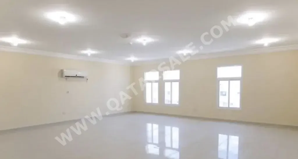 Commercial Offices - Semi Furnished  - Doha  - New Doha