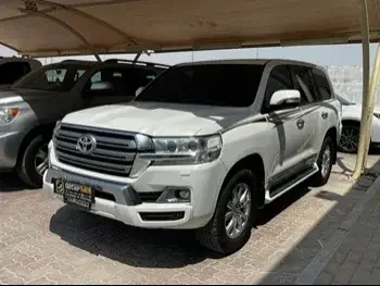 Toyota  Land Cruiser  GXR  2018  Automatic  250,000 Km  8 Cylinder  Four Wheel Drive (4WD)  SUV  White  With Warranty