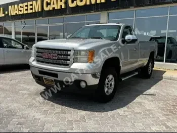 GMC  Sierra  2500 HD  2012  Automatic  270,000 Km  8 Cylinder  Four Wheel Drive (4WD)  Pick Up  Silver  With Warranty