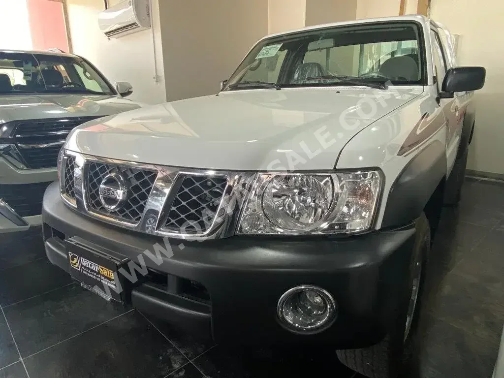 Nissan  Patrol  Pickup  2017  Manual  3,000 Km  6 Cylinder  Four Wheel Drive (4WD)  Pick Up  White  With Warranty