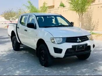 Mitsubishi  L 200  Diesel  2015  Manual  243,000 Km  4 Cylinder  Four Wheel Drive (4WD)  Pick Up  White  With Warranty
