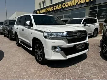 Toyota  Land Cruiser  VXR  2019  Automatic  192,000 Km  8 Cylinder  Four Wheel Drive (4WD)  SUV  White  With Warranty