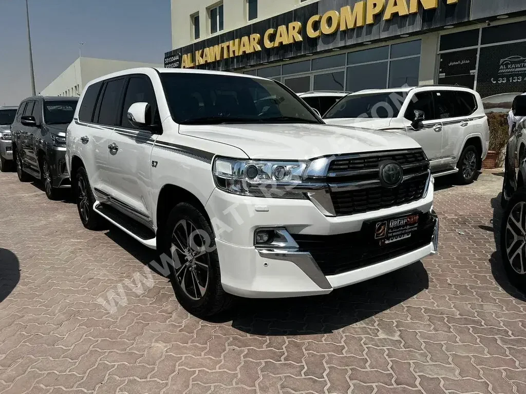 Toyota  Land Cruiser  VXR  2019  Automatic  192,000 Km  8 Cylinder  Four Wheel Drive (4WD)  SUV  White  With Warranty