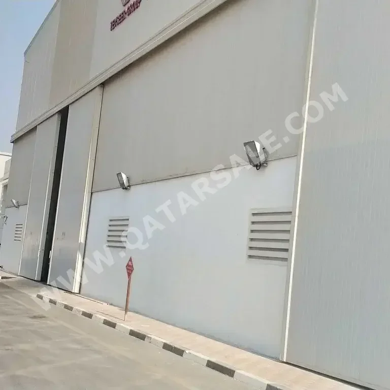 Warehouses & Stores - Umm Salal  - Umm Salal Ali  -Area Size: 6000 Square Meter