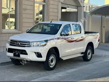 Toyota  Hilux  2022  Automatic  24,000 Km  4 Cylinder  Four Wheel Drive (4WD)  Pick Up  White  With Warranty