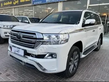 Toyota  Land Cruiser  VXS  2018  Automatic  106,000 Km  8 Cylinder  Four Wheel Drive (4WD)  SUV  White  With Warranty