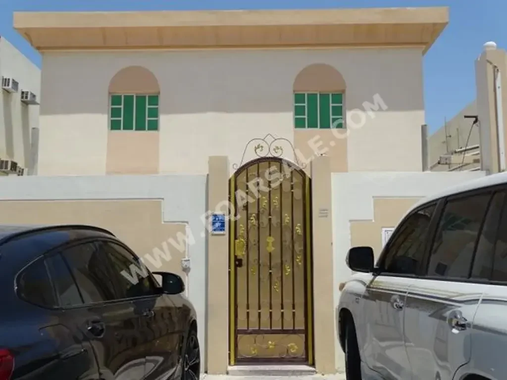 Family Residential  - Not Furnished  - Al Rayyan  - Ain Khaled  - 9 Bedrooms