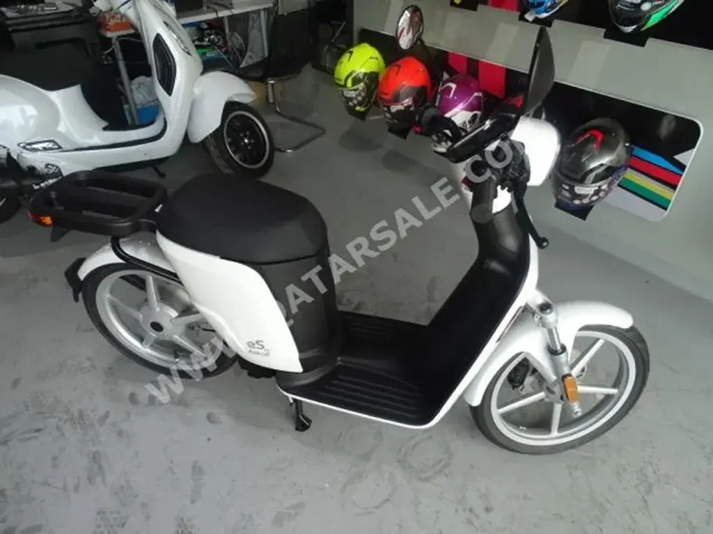 Askoll  Electric - Year 2019 - Color White - Gear Type Automatic -  Warranty - Mileage 0 Km