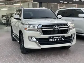 Toyota  Land Cruiser  VXS  2016  Automatic  139,000 Km  8 Cylinder  Four Wheel Drive (4WD)  SUV  White  With Warranty