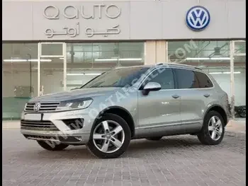 Volkswagen  Touareg  2015  Automatic  160,000 Km  6 Cylinder  All Wheel Drive (AWD)  SUV  Silver