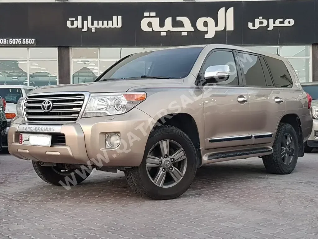 Toyota  Land Cruiser  GXR  2015  Automatic  209,000 Km  8 Cylinder  Four Wheel Drive (4WD)  SUV  Gold  With Warranty