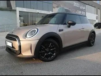 Mini  Cooper  2022  Automatic  21,000 Km  3 Cylinder  Front Wheel Drive (FWD)  Hatchback  Gray  With Warranty