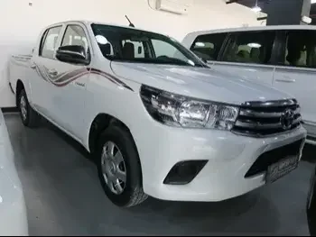 Toyota  Hilux  SR5  2021  Manual  100,000 Km  4 Cylinder  Four Wheel Drive (4WD)  Pick Up  White  With Warranty