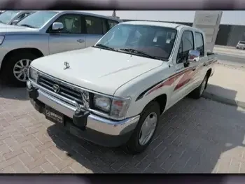 Toyota  Hilux  2001  Manual  70,000 Km  4 Cylinder  Front Wheel Drive (FWD)  Pick Up  White  With Warranty