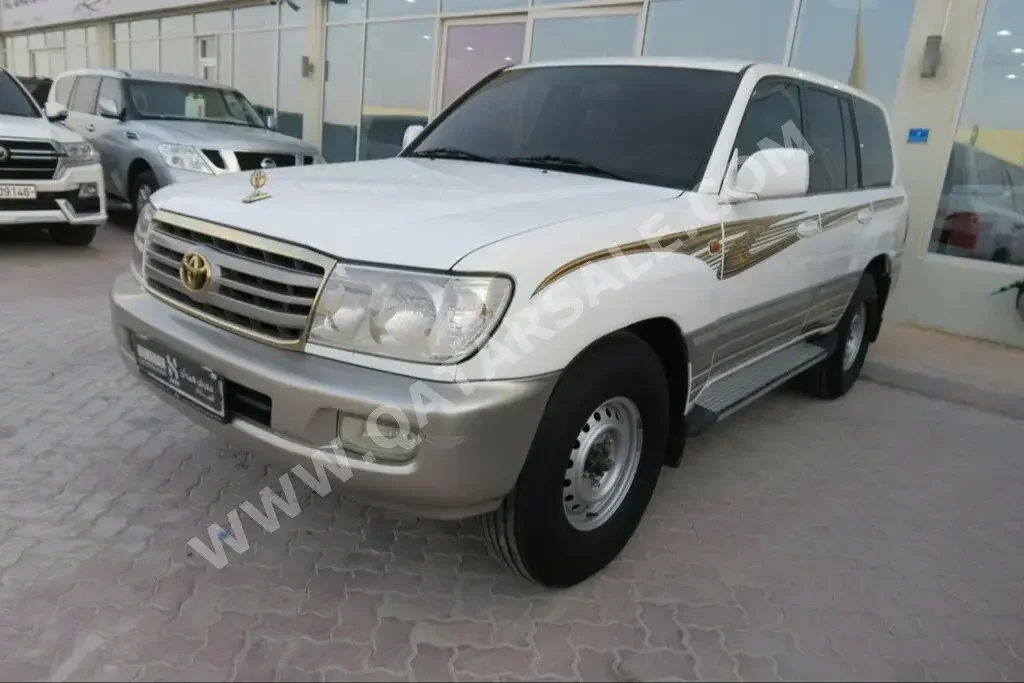 Toyota  Land Cruiser  VXR  2004  Manual  224,000 Km  8 Cylinder  Four Wheel Drive (4WD)  SUV  White  With Warranty