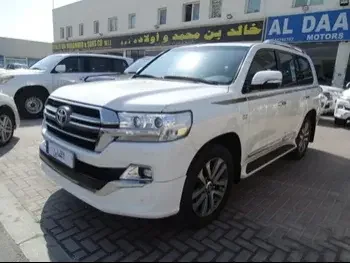Toyota  Land Cruiser  VXR  2018  Automatic  159,000 Km  8 Cylinder  Four Wheel Drive (4WD)  SUV  White  With Warranty