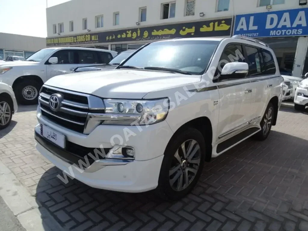 Toyota  Land Cruiser  VXR  2018  Automatic  159,000 Km  8 Cylinder  Four Wheel Drive (4WD)  SUV  White  With Warranty