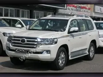 Toyota  Land Cruiser  VXR White Edition  2018  Automatic  19,000 Km  8 Cylinder  Four Wheel Drive (4WD)  SUV  White  With Warranty