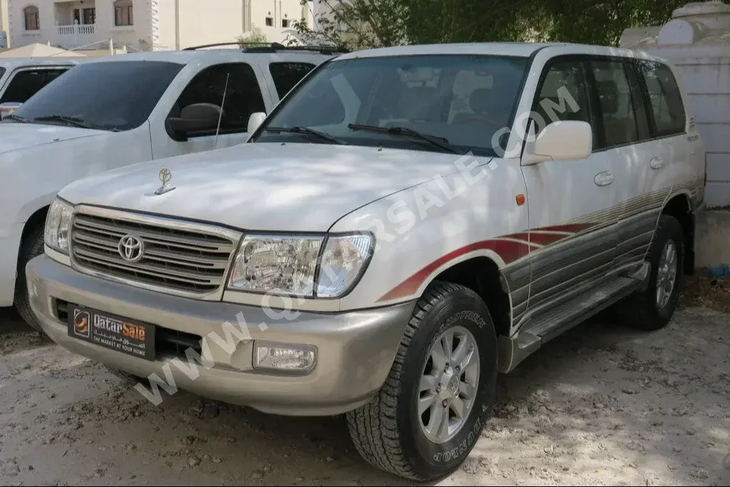 Toyota  Land Cruiser  GXR  2003  Automatic  200,000 Km  6 Cylinder  Four Wheel Drive (4WD)  SUV  White  With Warranty