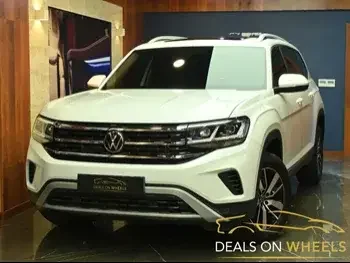 Volkswagen  Teramont  Comfortline  2022  Automatic  14,000 Km  6 Cylinder  Four Wheel Drive (4WD)  SUV  White  With Warranty