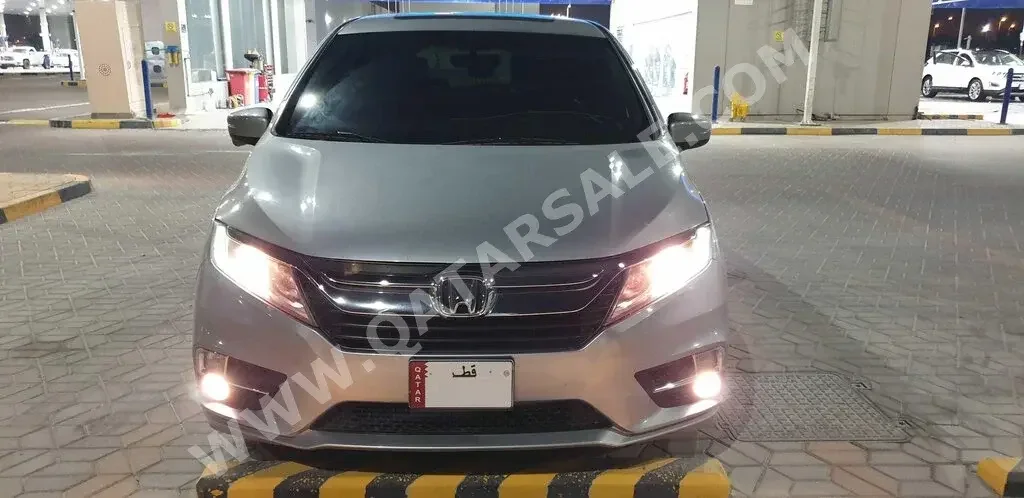 Honda  Odyssey  2018  Automatic  102,546 Km  6 Cylinder  Front Wheel Drive (FWD)  Van / Bus  Silver