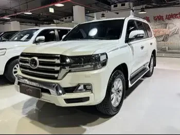 Toyota  Land Cruiser  GXR White Edition  2017  Automatic  157,000 Km  8 Cylinder  Four Wheel Drive (4WD)  SUV  White