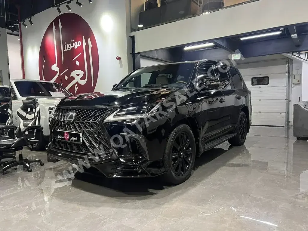  Lexus  LX  570  2017  Automatic  200,000 Km  8 Cylinder  Four Wheel Drive (4WD)  SUV  Black  With Warranty