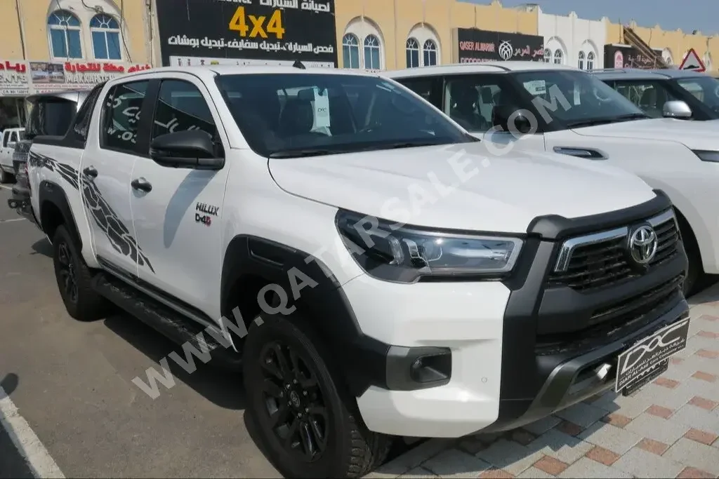  Toyota  Hilux  SR5  2023  Automatic  0 Km  4 Cylinder  Four Wheel Drive (4WD)  Pick Up  White  With Warranty