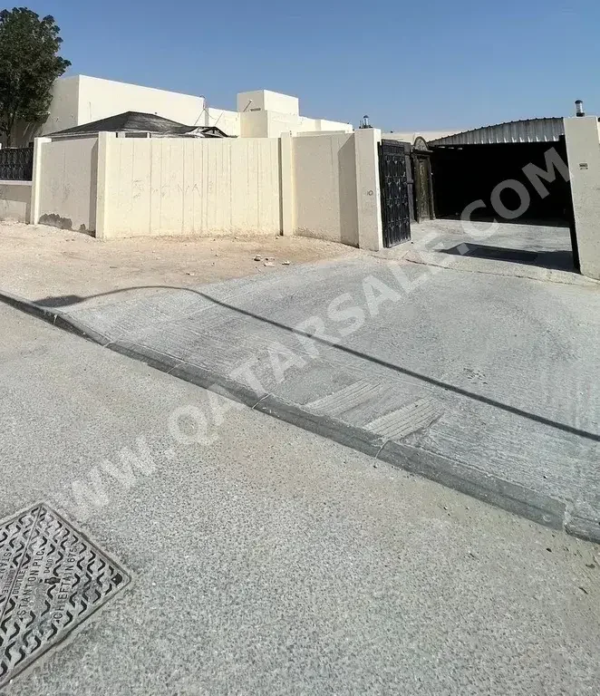 Family Residential  - Not Furnished  - Al Rayyan  - Abu Nakhlah  - 5 Bedrooms
