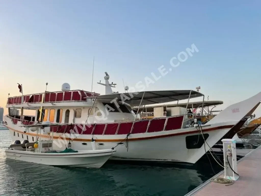 قارب خشب لنج فايبر الطول 76 قدم  أبيض  2011  الإمارات العربية المتحدة  2  يانمار  1300  مع موقف