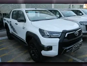 Toyota  Hilux  SR5 Adventure  2023  Automatic  0 Km  4 Cylinder  Four Wheel Drive (4WD)  Pick Up  White  With Warranty