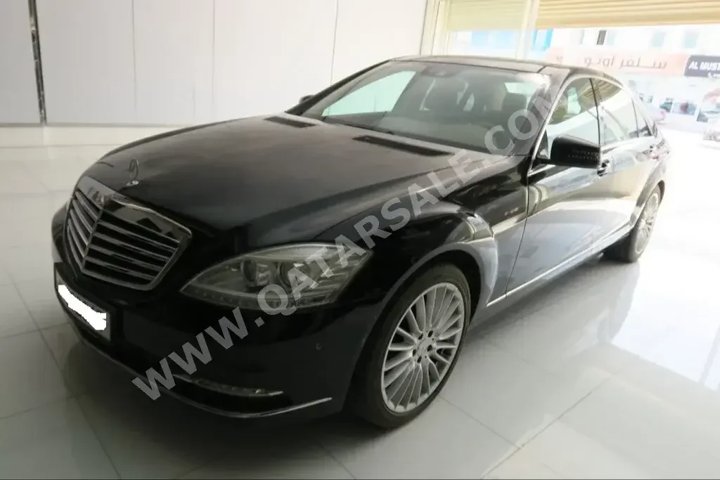 Mercedes-Benz  S-Class  300  2013  Automatic  120,000 Km  6 Cylinder  Front Wheel Drive (FWD)  Sedan  Black