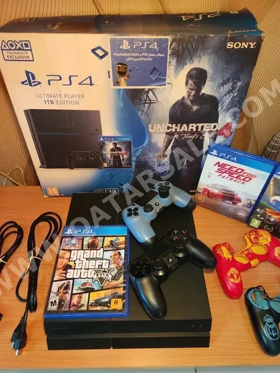 Video Games Consoles - Sony  - PlayStation 4  - 1 TB  -Included Controllers: 2