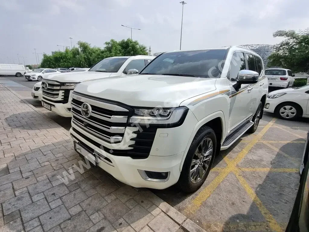 Toyota  Land Cruiser  VX Twin Turbo  2023  Automatic  51,000 Km  6 Cylinder  Four Wheel Drive (4WD)  SUV  White  With Warranty