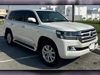 Toyota  Land Cruiser  VXR White Edition  2017  Automatic  123,000 Km  8 Cylinder  Four Wheel Drive (4WD)  SUV  White