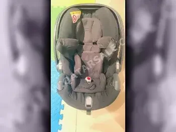 مقاعد السيارة للأطفال - مقعد سيارة للرضّع والأطفال الصغار  - بيبي زين  - أسود