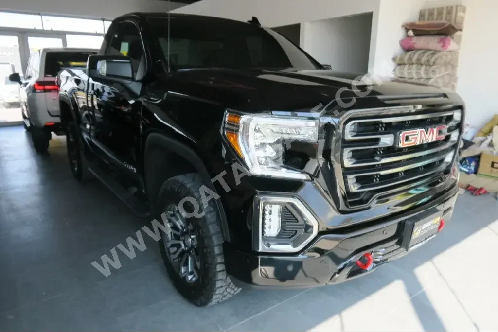 GMC  Sierra  AT4  2022  Automatic  11,000 Km  8 Cylinder  Four Wheel Drive (4WD)  Pick Up  Black  With Warranty