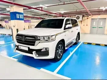 Toyota  Land Cruiser  VXR- Grand Touring S  2020  Automatic  140,000 Km  8 Cylinder  Four Wheel Drive (4WD)  SUV  White