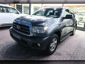 Toyota  Sequoia  SR5  2016  Automatic  150,000 Km  8 Cylinder  Four Wheel Drive (4WD)  SUV  Gray