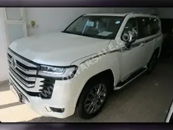 Toyota  Land Cruiser  VXR  2023  Automatic  0 Km  6 Cylinder  Four Wheel Drive (4WD)  SUV  White  With Warranty