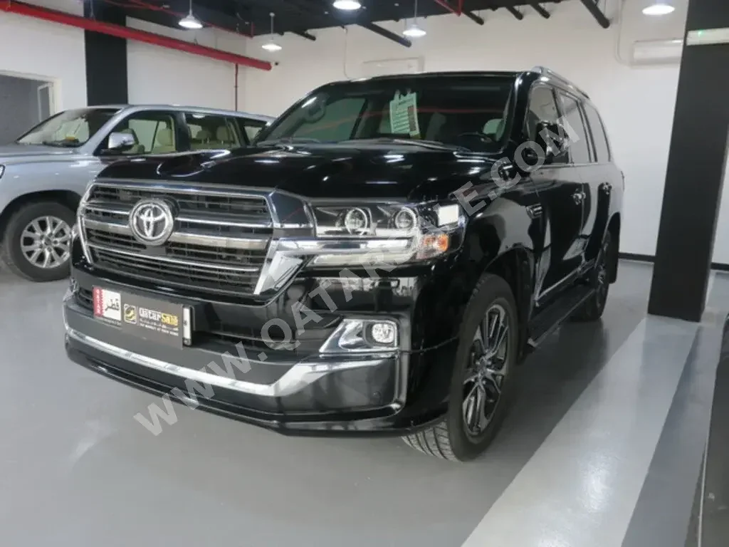 Toyota  Land Cruiser  GXR- Grand Touring  2020  Automatic  18,012 Km  6 Cylinder  Four Wheel Drive (4WD)  SUV  Black  With Warranty